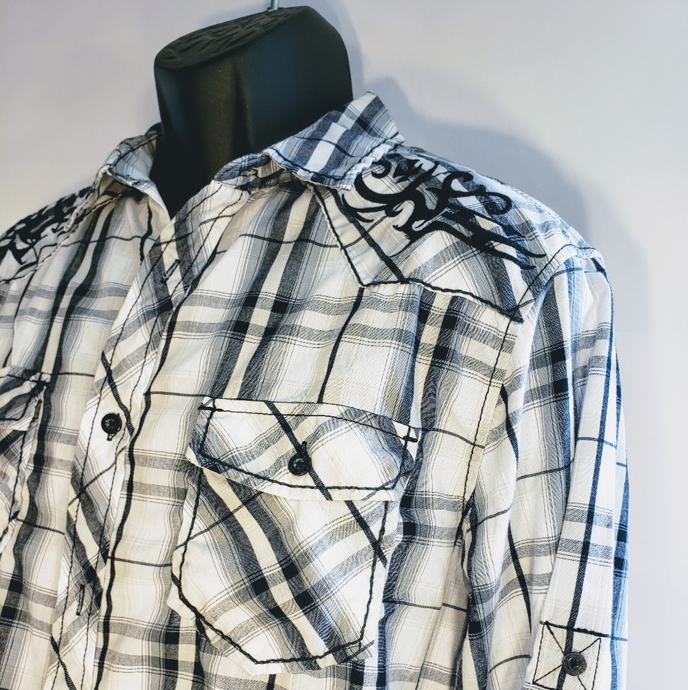 Mens embroidered plad button down. L